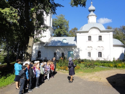 В Успенском храме города Белозерска прошла экскурсия для третьеклассников