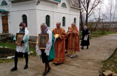 В день памяти священномученика Сергия Рохлецова в Красавине состоялись праздничные богослужения
