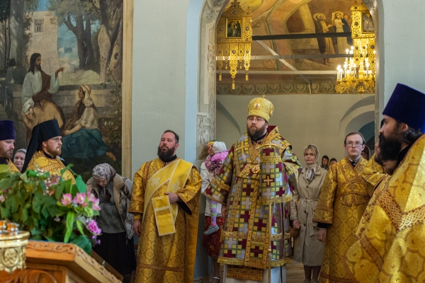 Всенощное бдение митрополит Игнатий совершил в храме Покрова на Торгу