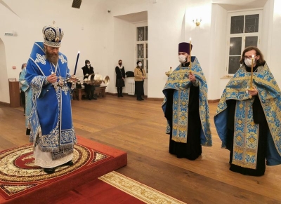 Митрополит Савва возглавил всенощное бдение в Воскресенском кафедральном соборе