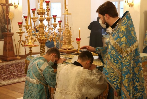 Студенты Вологодской семинарии молитвенно отметили праздник Введения во храм Пресвятой Богородицы