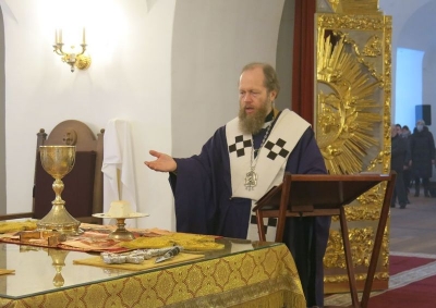 Митрополит Савва совершил Литургию в Воскресенском кафедральном соборе