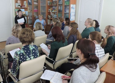 В Череповце специалисты организаций социального обслуживания населения Вологодской области обсудили вопросы работы школ кандидатов в приемные родители