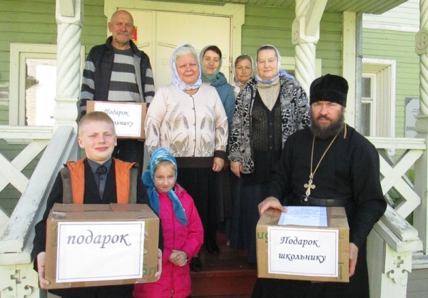 В Соколе школьники получили подарки к новому учебному году