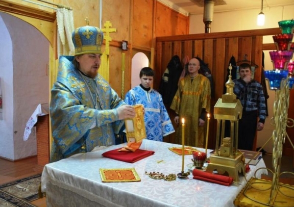 Епископ Тарасий совершил Литургию в восстанавливаемой Толшемской церки села Никольское