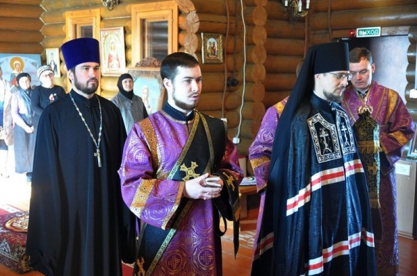Епископ Флавиан совершил Литургию Преждеосвященных Даров в Иоанно-Предтеченском храме Ново-Леушинского монастыря