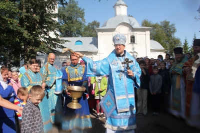 В день празднования Успения Божией Матери епископ Флавиан совершил Божественную литургию в Успенском храме города Белозерска