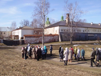 Череповецкие библиотекари посетили святыни Кирилловской земли