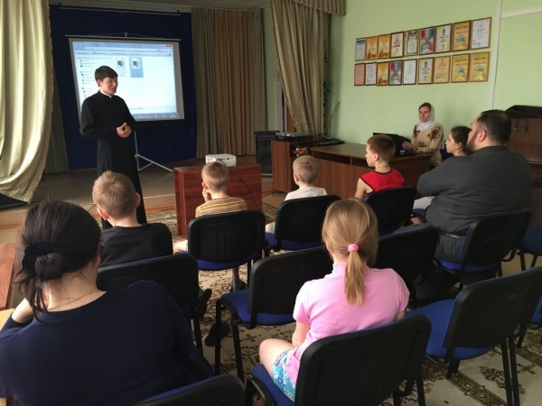 Студент Вологодской семинарии провел просветительский урок в Центре помощи детям №2