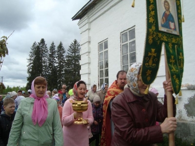 В Воскресенском храме деревни Огибалово торжественно отметили праздник святителя Николая Чудотворца