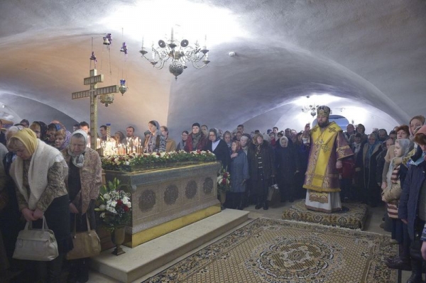 В день памяти преподобного Димитрия Прилуцкого студенты семинарии молились у раки с мощами святого