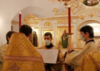 В последнее воскресенье декабря студенты семинарии молились за богослужением в кафедральном соборе Вологды