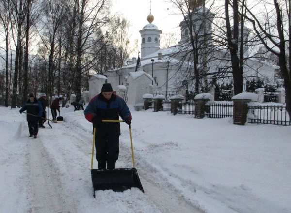 Волонтерский отряд трудился на Архиерейском Воскресенском подворье города Череповца