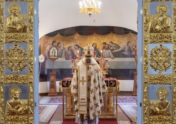 В день памяти апостола Иоанна Богослова митрополит Савва совершил Литургию в Воскресенском кафедральном соборе