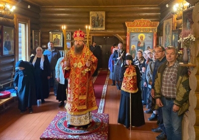 Состоялась первая архиерейская Литургия в Предтеченском храме Ново-Леушинского женского монастыря