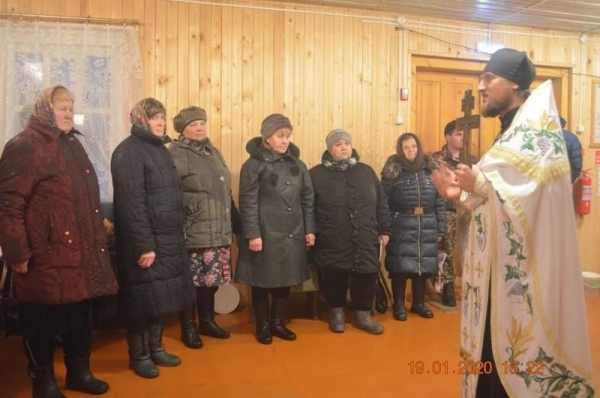 Приход храма преподобного Агапита Маркушевского организовал акцию «Святая вода в каждый дом»