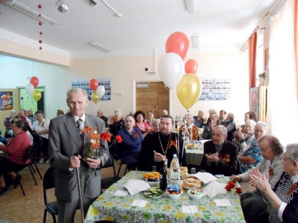 Ветеранов микрорайона Лоста города Вологды поздравили с 71-летием Великой Победы