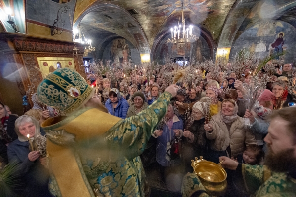 В канун праздника Входа Господня в Иерусалим митрополит Игнатий совершил всенощное бдение в Троицком храме