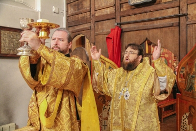 В престольный день митрополит Игнатий совершил Литургию в приделе Николая Чудотворца Троицкого храма в Хорошеве