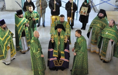Епископ Флавиан возглавил богослужение в Петропавловском храме города Бабаево