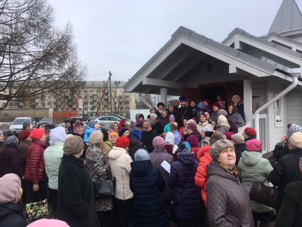 Прихожане сокольского храма праведного Иоанна Кронштадтского встретили праздник Благовещения Пресвятой Богородицы