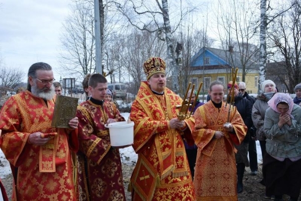 В праздник жен-мироносиц правящий архиерей Великоустюжской епархии епископ Тарасий совершил Божественную литургию