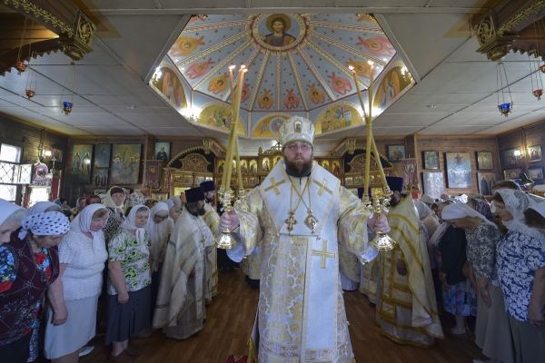 Литургию в праздник Вознесения Господня митрополит Игнатий совершил в Вознесенском храме города Сокол