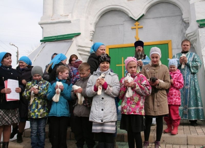 В Андреевском храме города Вологды в праздник Благовещения выпустили голубей