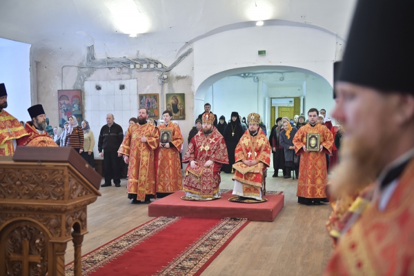 В день памяти преподобного Феодосия Тотемского в Воскресенском кафедральном соборе Вологды соборно совершили Божественную литургию