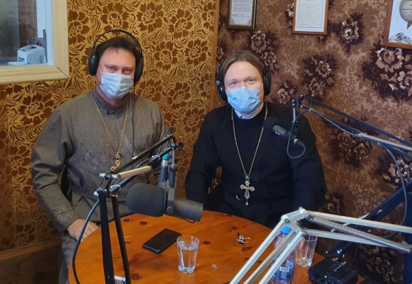Руководители двух профильных отделов Вологодской епархии выступили в прямом эфире радиостанции &quot;Эхо Вологды&quot;