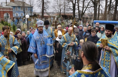 Епископ Флавиан возглавил богослужение в престольный день Казанского храма Устюжны
