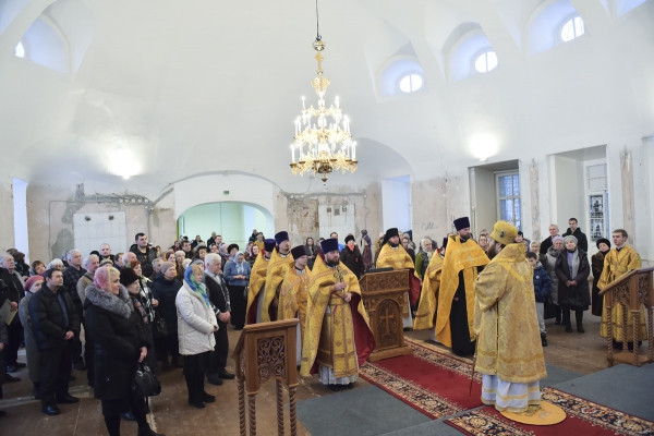 В день памяти святителя Спиридона Тримифунтского митрополит Игнатий совершил Божественную литургию