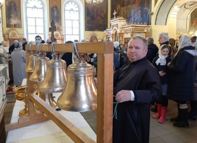 Епископ Игнатий освятил колокола для звонницы православного клуба «КампанЪ»