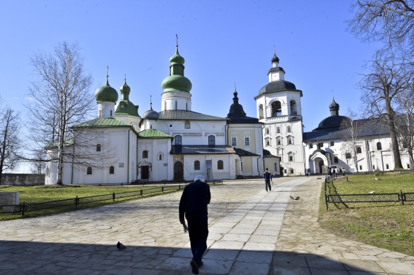 В Вербное воскресенье митрополит Игнатий возглавил Литургию в Кирилло-Белозерском монастыре и возвел в сан игумена наместника монастыря