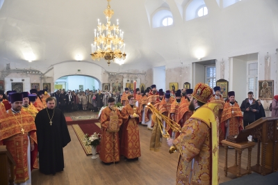 В престольный день Воскресенского кафедрального собора митрополит Игнатий возглавил соборное служение Литургии Пасхальным чином