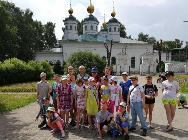 «Мальчиши-Кибальчиши» посетили череповецкий Воскресенский собор