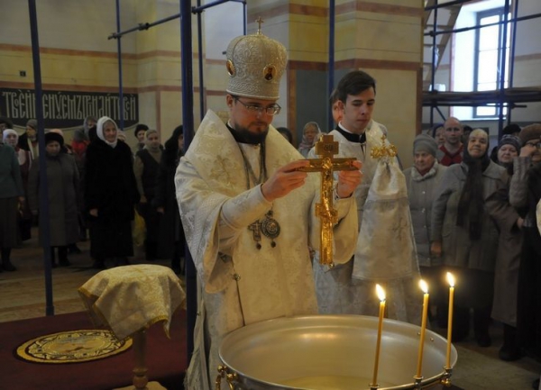 Епископ Флавиан совершил Литургию Василия Великого в канун праздника Богоявления