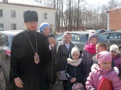 Епископ Флавиан поздравил насельников Первомайского психоневрологического интерната со Святой Пасхой
