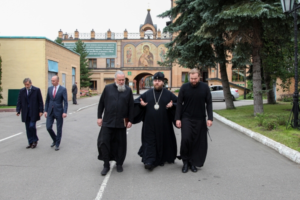 Председатель ФХУ митрополит Игнатий посетил художественно-производственное предприятие «Софрино»