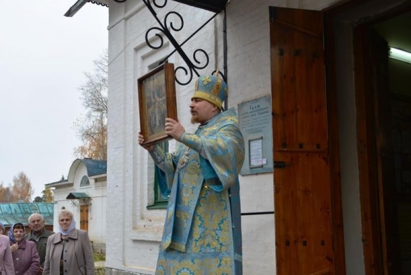 Епископ Тарасий возглавил богослужения в городе Красавино в праздник Покрова Пресвятой Богородицы