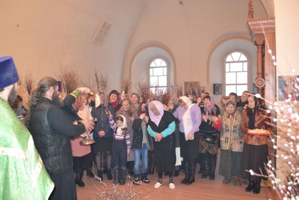 Прихожане Успенского храма села Верховажье молитвенно отметили праздник Входа Господня в Иерусалим