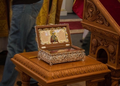 Студенты и преподаватели Вологодской духовной семинарии торжественно встретили ковчег с частицей мощей Святителя Николая Чудотворца