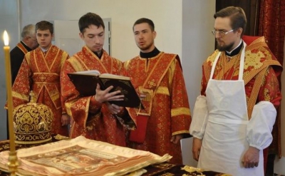 Епископ Флавиан совершил освящение антиминсов в Воскресенском соборе