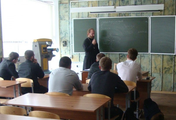 В Вологодском индустриально-транспортном техникуме прошла миссионерская беседа о православной семье в современном мире