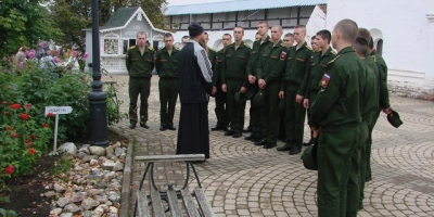 Курсанты Череповецкого высшего военного инженерного училища радиоэлектроники посетили святые места в Вологде