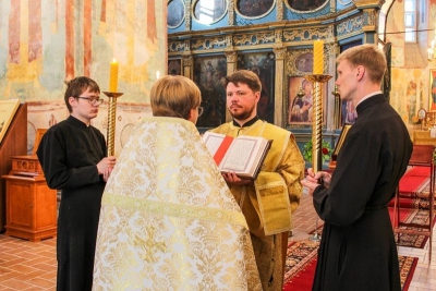 Студенты Вологодской семинарии молились на богослужении в день памяти отцев I Вселенского собора
