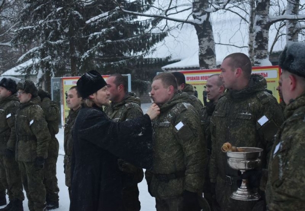 Перед началом военных тактических учений военнослужащие получили благословение священника