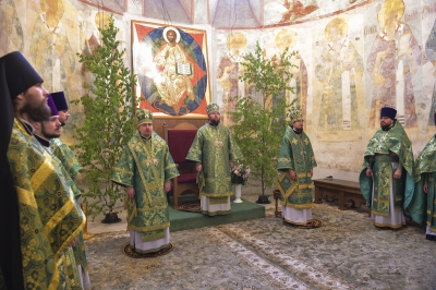 В день Святой Троицы иерархи Вологодской митрополии совершили Литургию в Софийском Успенском кафедральном соборе