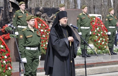 Епископ Флавиан принял участие в митинге в честь 72-й годовщины Победы в Великой Отечественной войне