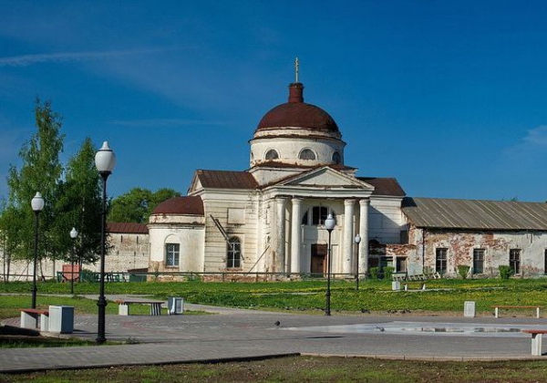 Казанский собор города Кириллова обрел новую крышу